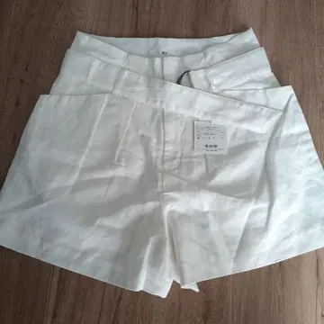 40%OFF SLY 화이트 숏팬츠 사이즈 2 a10