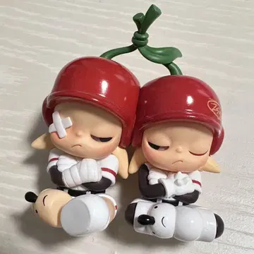 popmart ZSIGA Twins 피규어 "Cherry contest"