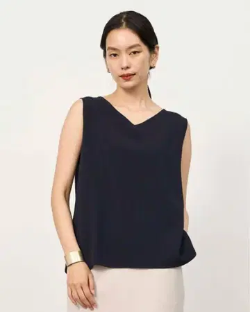 택 포함 새상품 SOEJU 소주 슬리브리스 블라우스 블랙 M B974