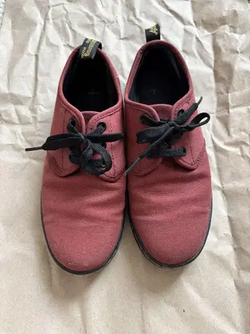 Dr.Martens 스니커즈