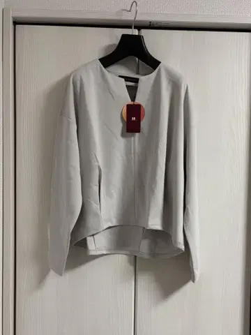 그레이 V넥 긴팔 티셔츠