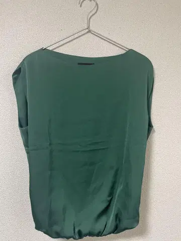 TOMORROWLAND collection 슬리브리스 탑 그린