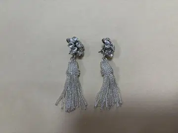 실버 태슬 크리스탈 귀걸이
