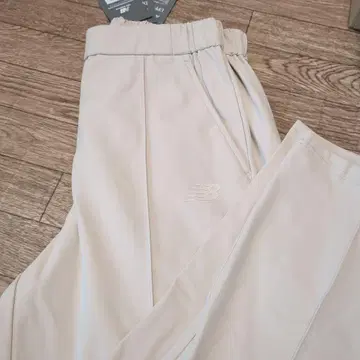 New Balance AWP551715 슬랙스