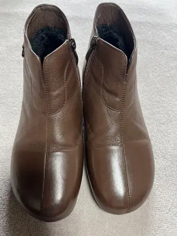 DS 브라운 가죽 부츠 퍼 안감 지퍼 부착 24cm 겨울용