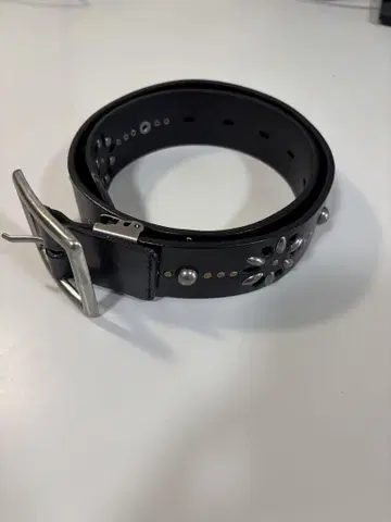 스터드 장식 블랙 가죽 벨트