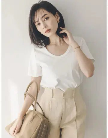 anuans 아누아스 실크 터치 코튼 U 넥 T WHITE