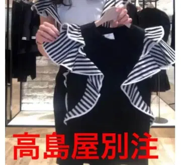 보더스 앳 발코니 어깨 프릴 탑