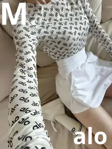 ALO Yoga 청량 통기 UV 차단 긴팔 이너 / 화이트 M