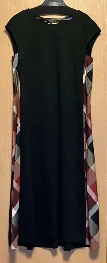 BLUE LABEL 슬리브리스 원피스