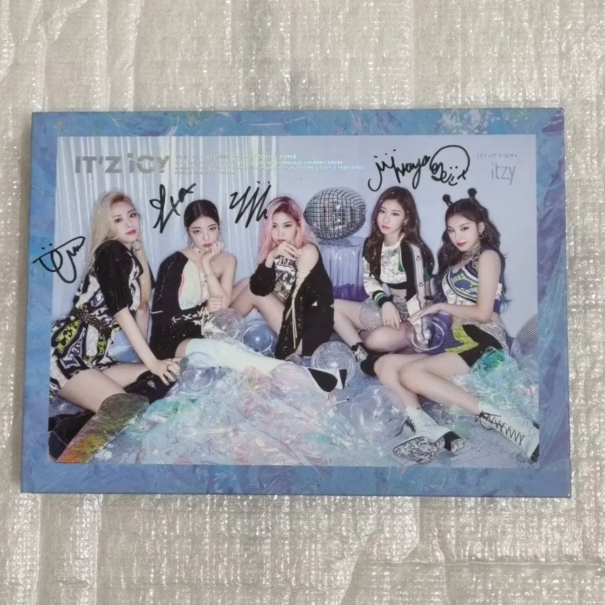 ITZY イェジ　直筆サイン入り　アルバム　icy ITZY IT'Z ICY イェジ 直筆サイン - メルカリ