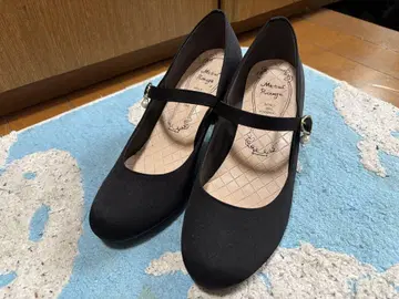 스트랩이 달린 블랙 힐 5cm