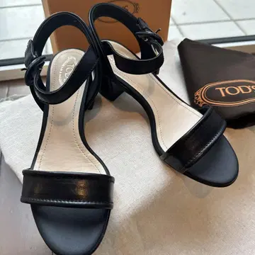 TOD'S 가죽 샌들 36.5 새상품