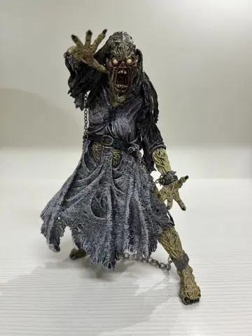 사망의 내장 맥팔렌 토이즈 neca