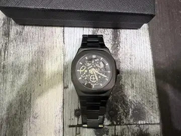 스켈레톤 디자인 스테인리스 손목시계