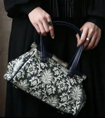 Plum design Llum 빈티지 백 자카드 무늬 레트로