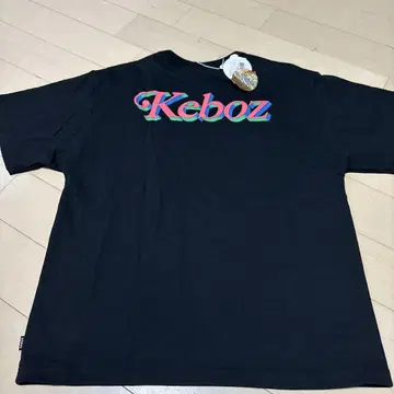 Keboz 블랙 티셔츠 컬러풀 로고
