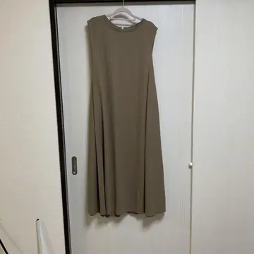 슬리브리스 베이지 롱 원피스