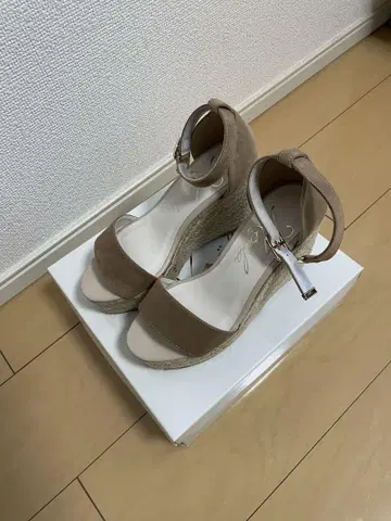 Noela 샌들