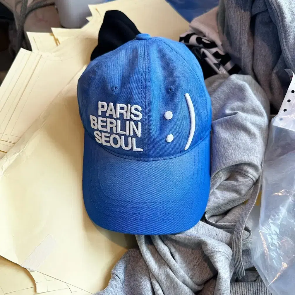 【THE MUSEUM VISITOR】 RABBIT EMBROIDERY CAP (CAMO) RABBIT EMBROIDERY CAP (CAMO) : THE MUSEUM VISITOR