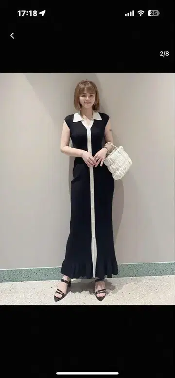 네이비와 화이트의 반팔 롱 원피스