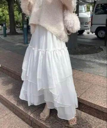 muguet tiered hem skirt white 뮈게 헤 스커트