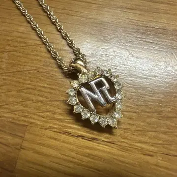 NINA RICCI 하트 모양 목걸이