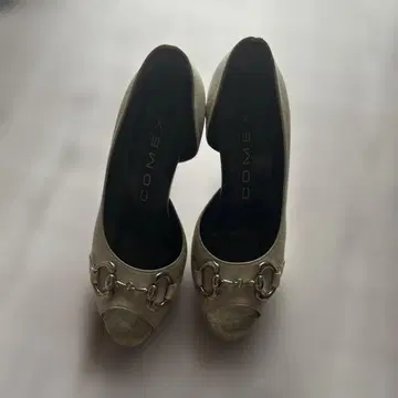COMEX. 아이보리 오픈토 하이힐