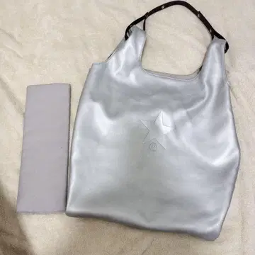 컨버스 도쿄 숄더백 실버