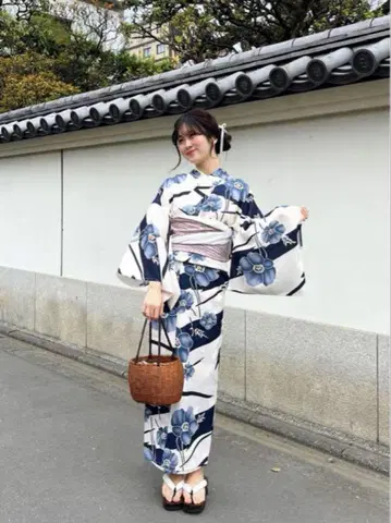 파란 꽃무늬 유카타 그레이 오비 포함