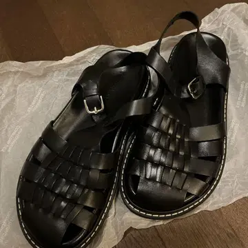 콩트와르 데코토니에 샌들
