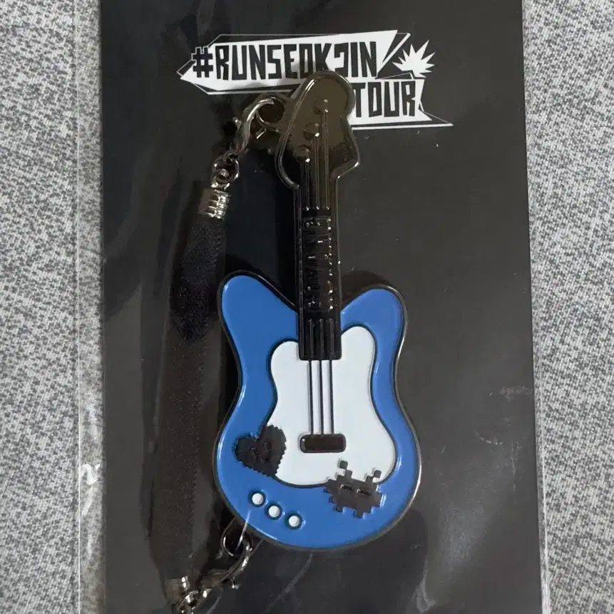 BTS RUNSEOKJIN TOUR MINI CHARM ギター型 2個 BTS RUNSEOKJIN TOUR