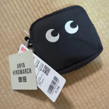 ANYA HINDMARCH 블랙 파우치