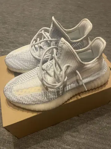 Yeezy Boost 350 V2 클라우드 화이트
