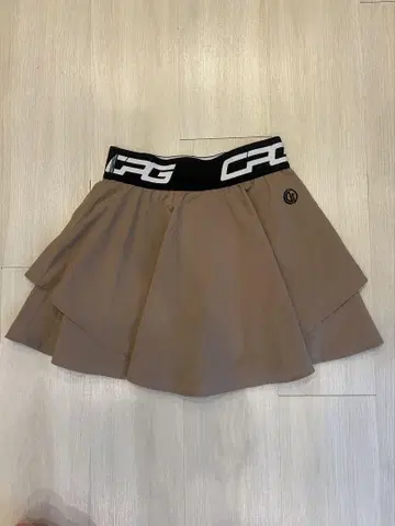CPG 베이지 플레어 스커트