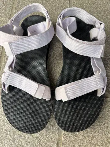 Teva 샌들