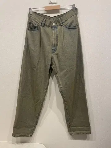 BEAMS 와이드 테이퍼드 데님