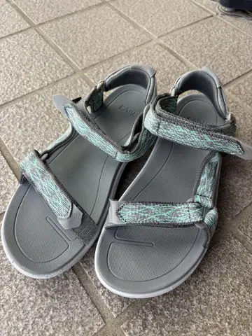 Teva 샌들