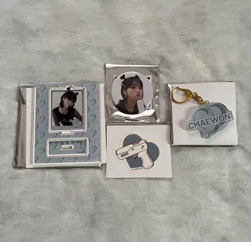 체원 LE SSERAFIM 카페 아크릴 스탠드 캔뱃지