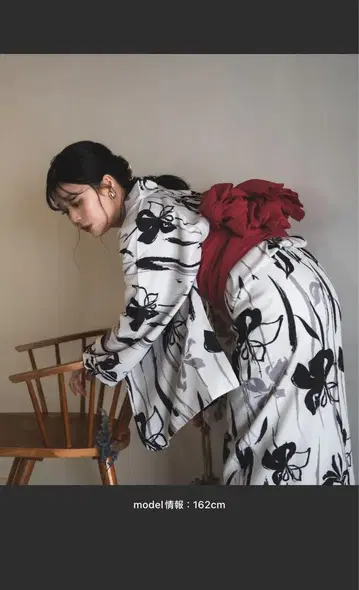 꽃무늬 유카타 빨간 오비 포함