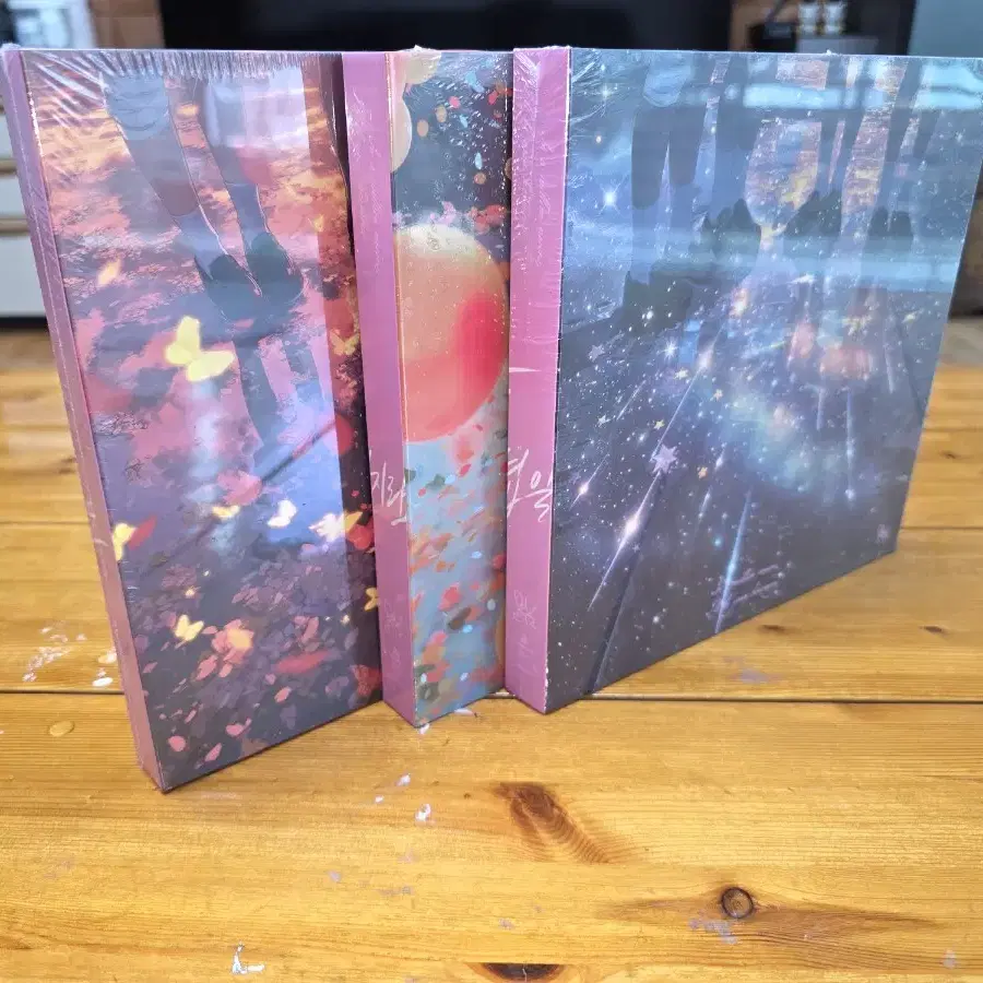 qwer 3rd Album - Crying and Holding Back Tears, sealed, new