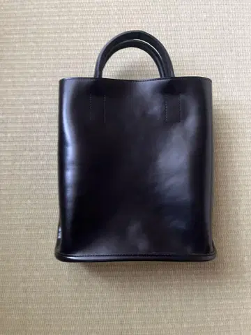 PIENI 블랙 가죽 토트백