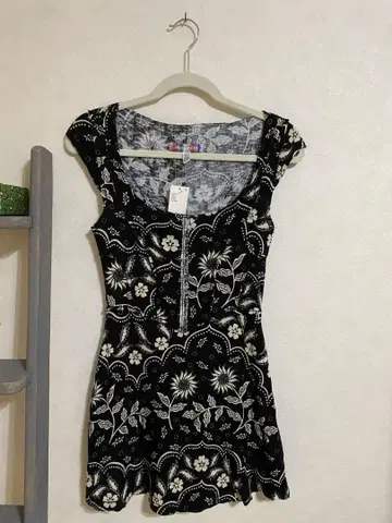 Urban Outfitters 꽃무늬 원피스