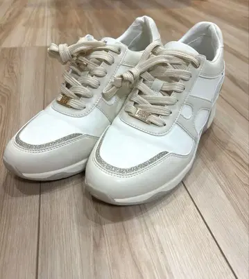 새상품급 호킨스 스포츠 힐업 스니커즈 화이트 금 25cm 힐 7cm