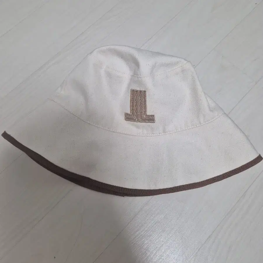 Sunlove Emoji Hat on Bunjang Global Site.