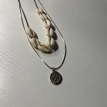 쉘과 메탈 목걸이