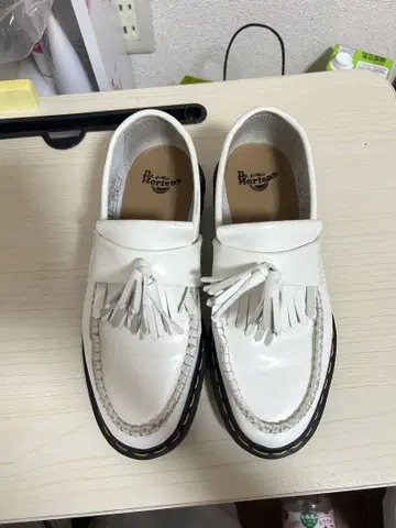 Dr. Martens ADRIAN 로퍼 화이트 UK4
