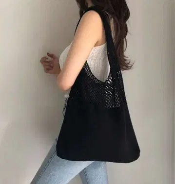 메쉬 디자인 블랙 숄더백