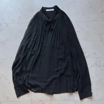 뤼네 플리츠 블라우스 보타이 블랙 쉬폰