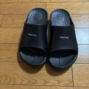 TENTIAL 블랙 리커버리 샌들